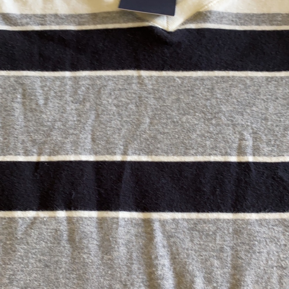 Tommy Hilfiger Tee - Picture 5 of 11